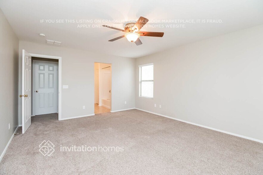 Building Photo - 2328 E Meadow Creek Way