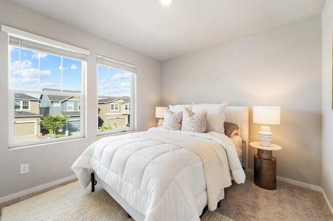 Building Photo - Beautiful Home in Puyallup