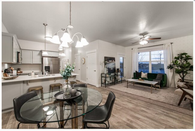 Building Photo - Beautiful 3 Bd, 2 Ba Condo with Garage Parking