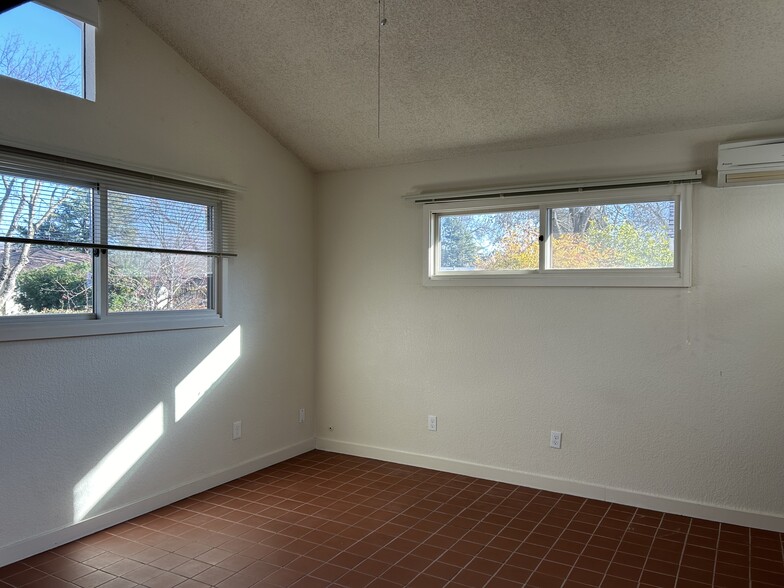 Living room - 1303 Aspen Pl