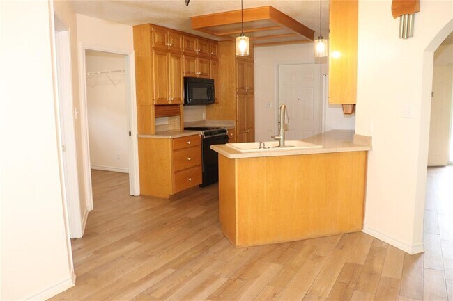 Building Photo - 211 Fox Crossing