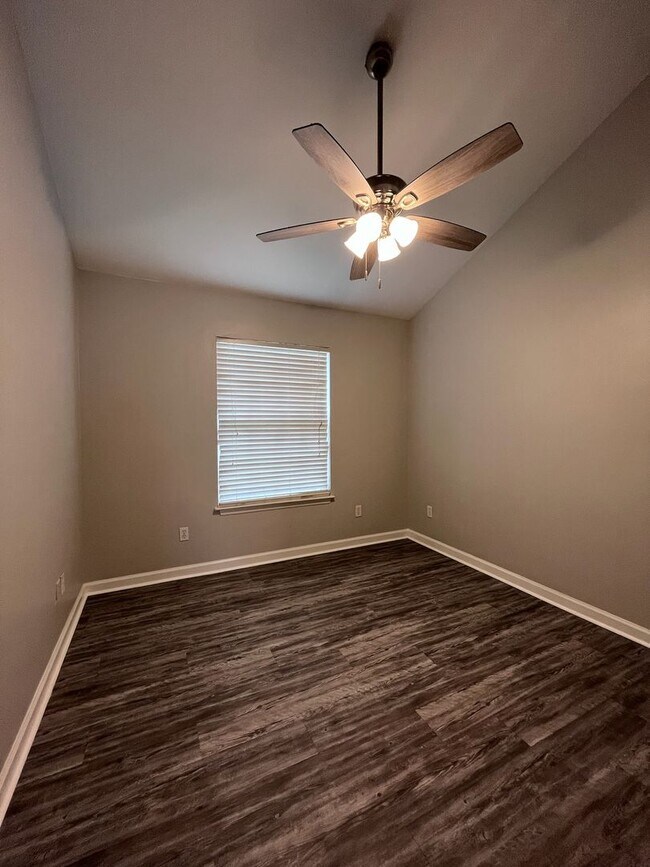 Building Photo - 1707 S Calhoun St