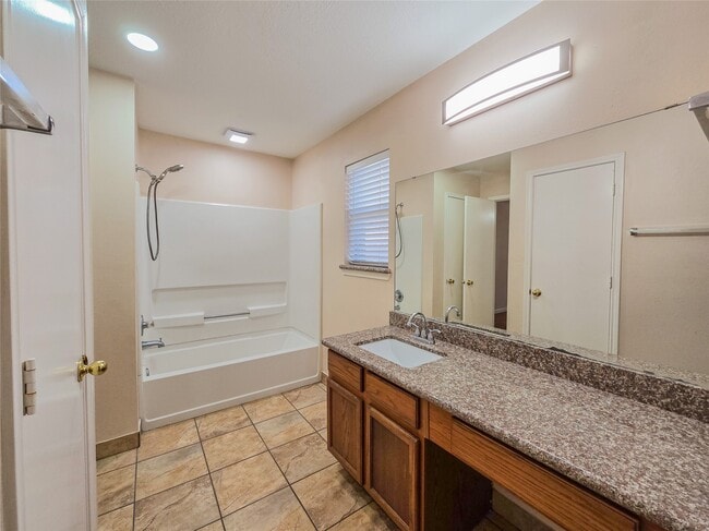 Building Photo - 16131 Taloncrest Dr