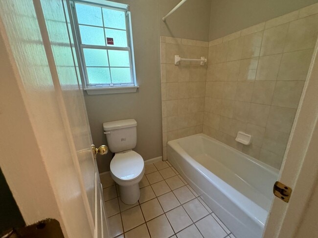 Building Photo - Gorgeous 4 bedroom 4.5 bathroom home in Ki...