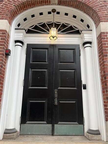 Building Photo - 214 Spring Garden St