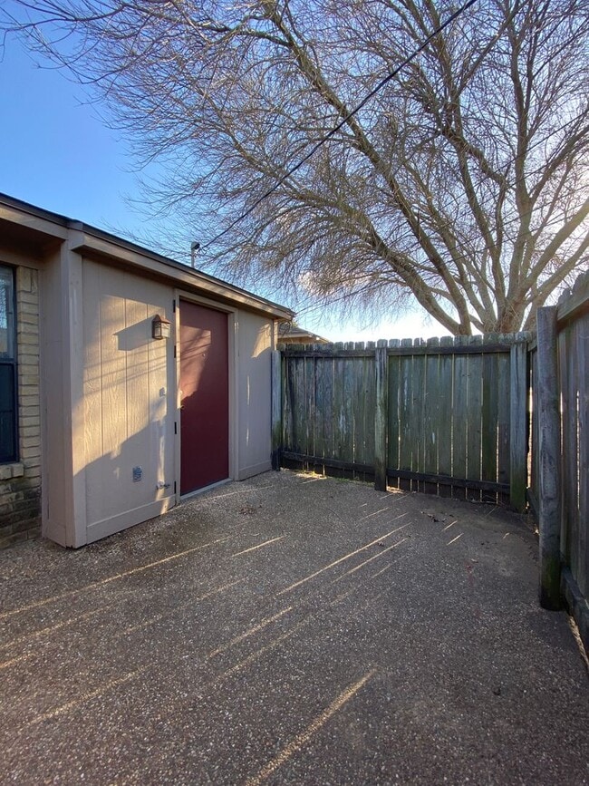 Building Photo - Duplex