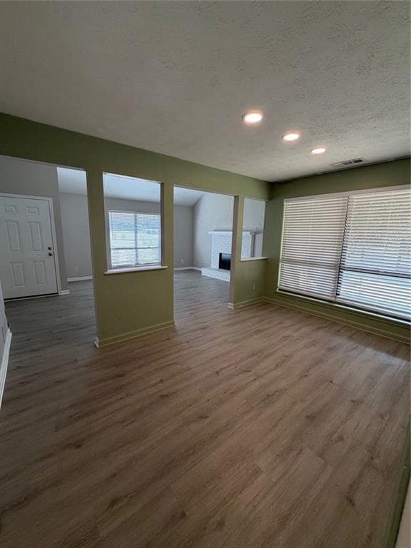 Building Photo - 504 Plymouth Ln