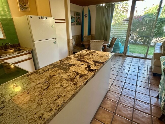 Building Photo - Ocean Front Complex w/ Pool & Amenities, F...