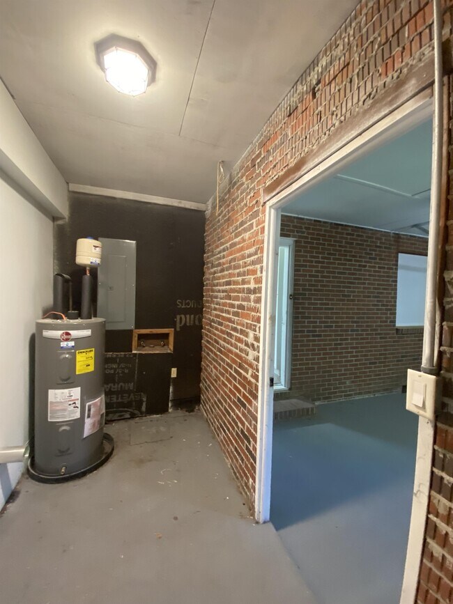 Building Photo - 7568 Carrollburg Dr