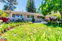 Building Photo - Beautiful Home | Premium Finishes | Desira...