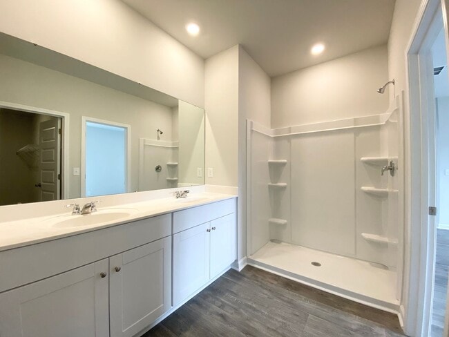 Building Photo - LIKE NEW home in a new subdivision!