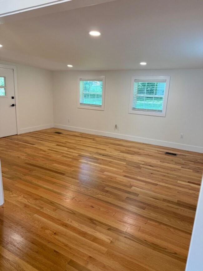 Building Photo - Beautiful remodeled home