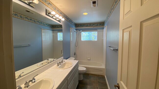 Building Photo - 3141 Ocean Ter