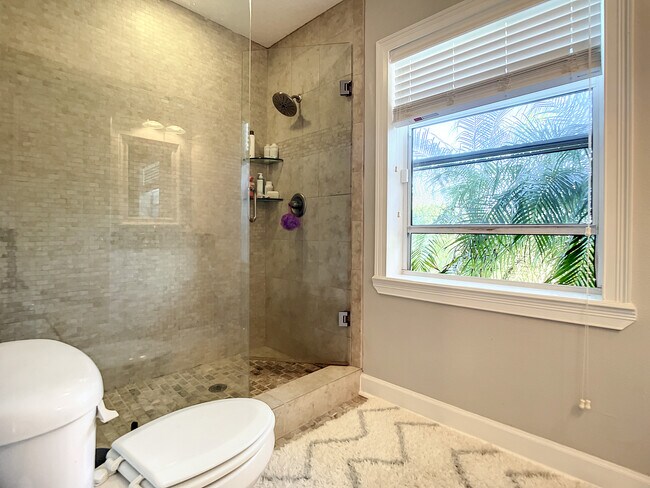 Building Photo - 762 S Beach St