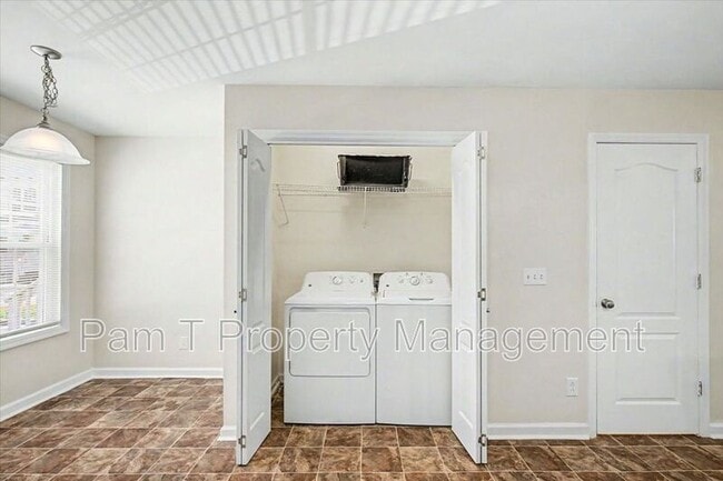 Building Photo - 1312 Dieter St