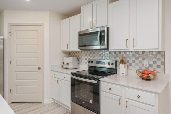 Building Photo - 545 Mary Lou Way