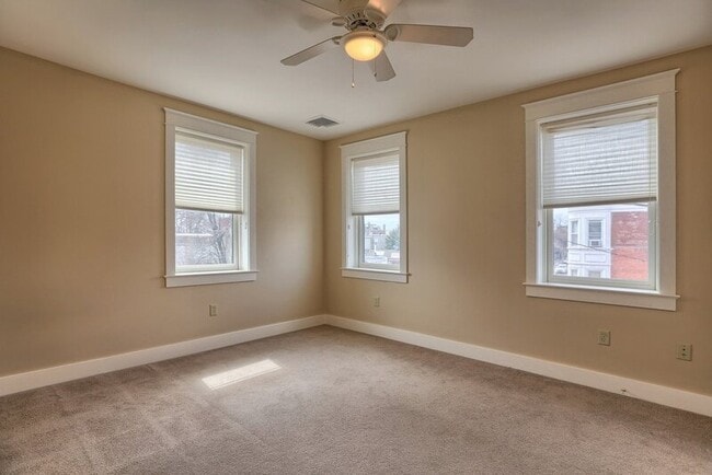 Building Photo - 353 W King St