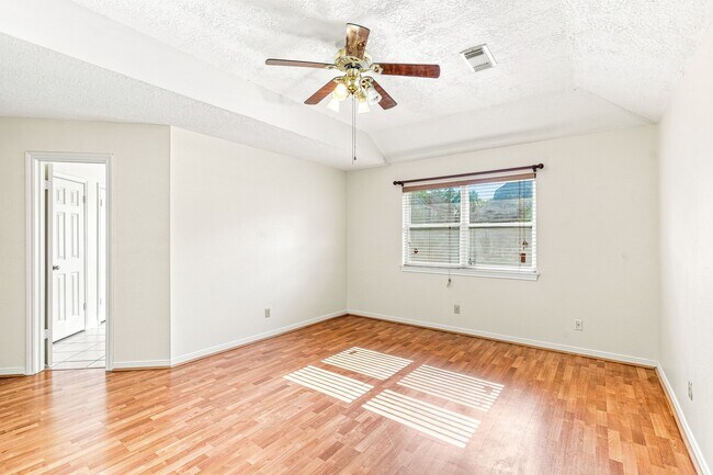 Building Photo - 4422 Egret Dr