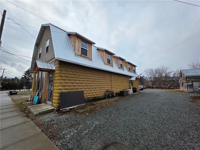 Building Photo - 207 East Ave