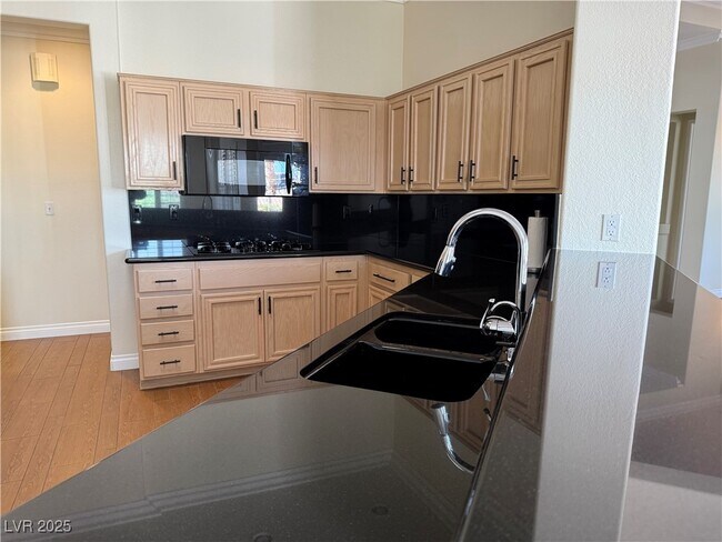 Building Photo - 10513 Longwood Dr