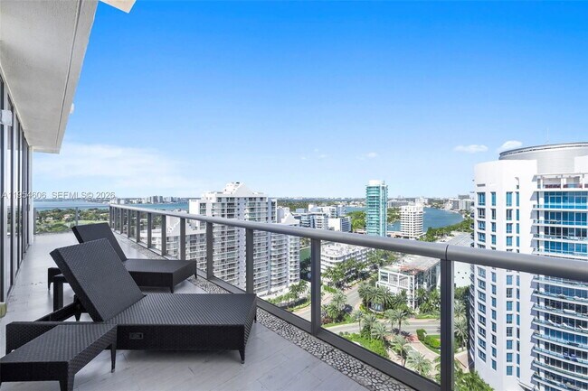Building Photo - 5875 Collins Ave