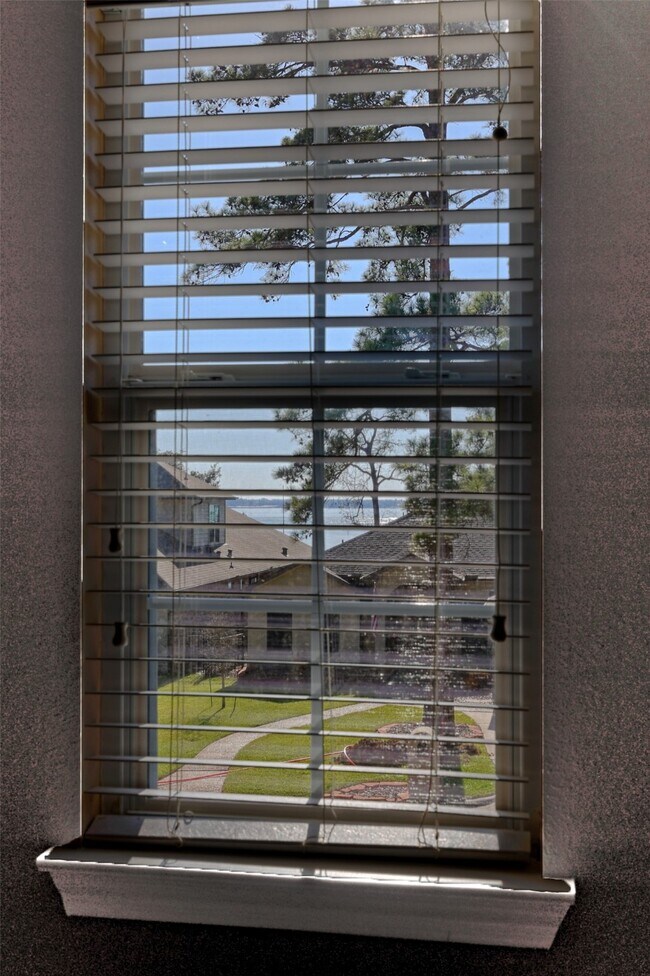 Building Photo - 14918 Pollux Dr