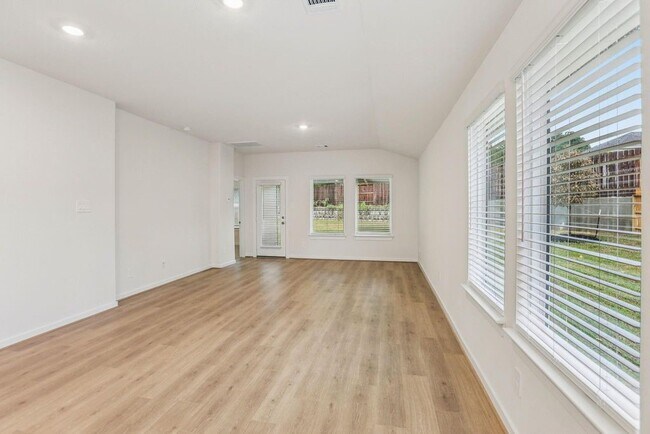 Building Photo - 1940 Velvet Oak Ln