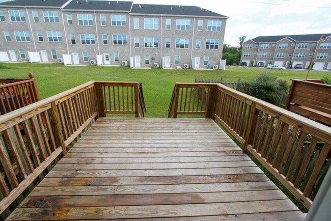 Building Photo - Mills Farm Townhome