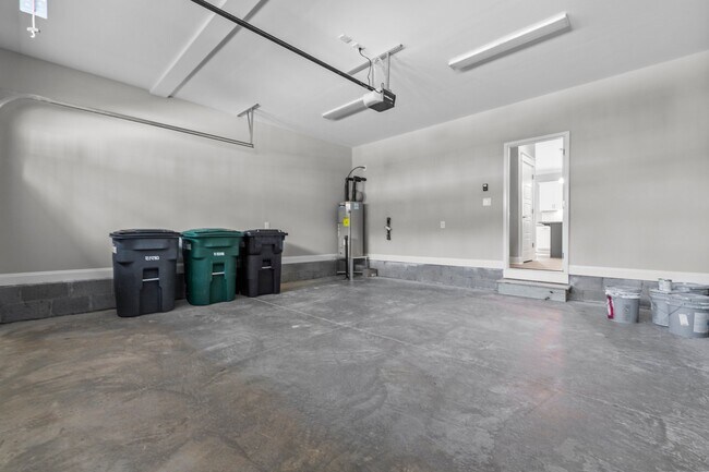 Building Photo - 20 Forest Dr