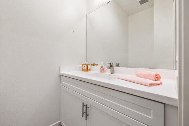 Building Photo - 1701 Retreat Cir