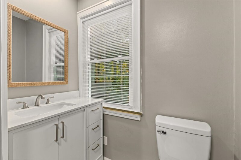 Building Photo - 350 Hill Park Dr