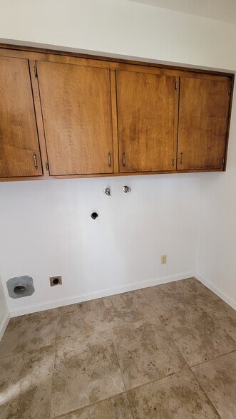 Building Photo - 1660 Grandview Dr