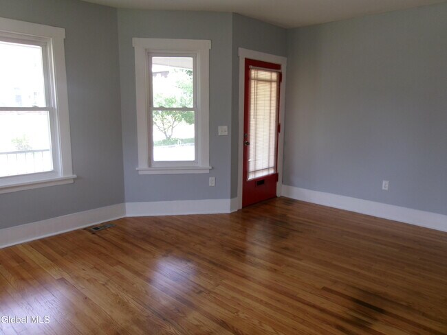 Building Photo - 1338 Parkwood Blvd