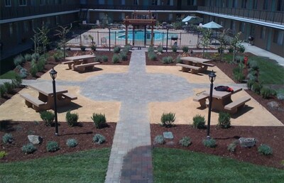 Courtyard - Redwoods Apartments