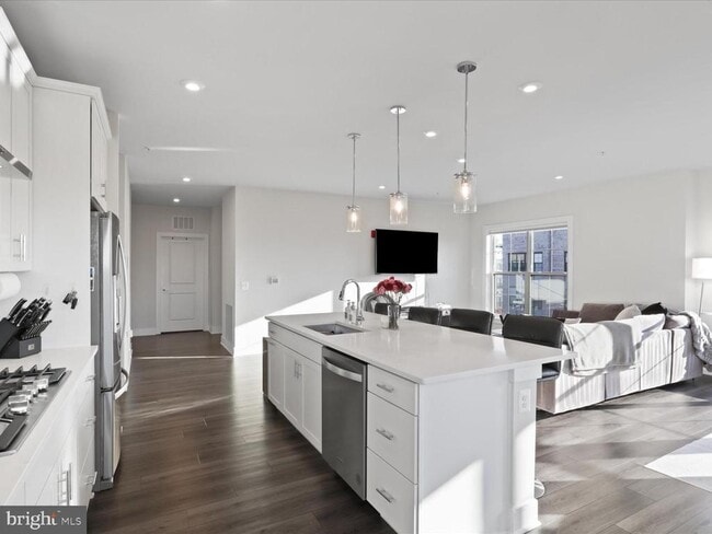 Building Photo - 100 St Ives Pl