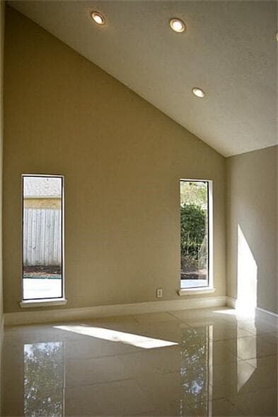 Building Photo - 2127 Manor Green Dr