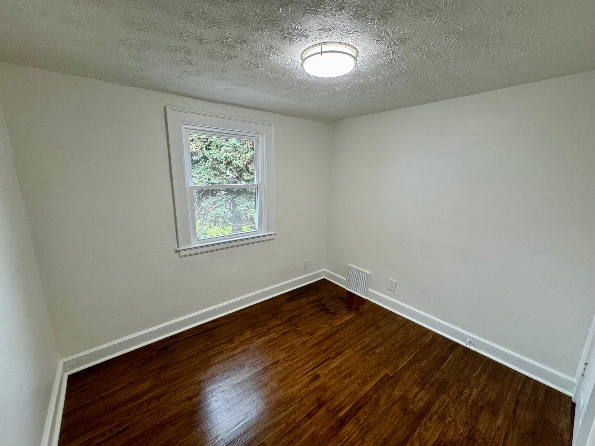 3 bedroom - 1387 Ivydale Ave SW