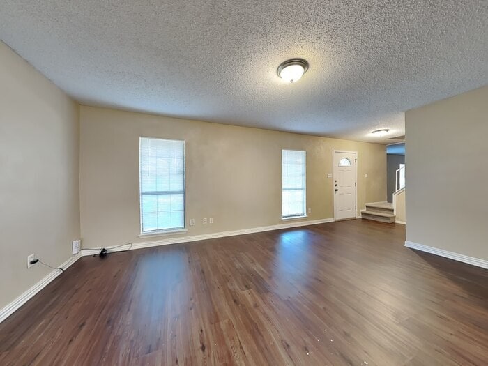 Building Photo - 209 Ripplewood Dr