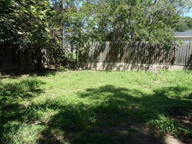 Building Photo - Keith-916