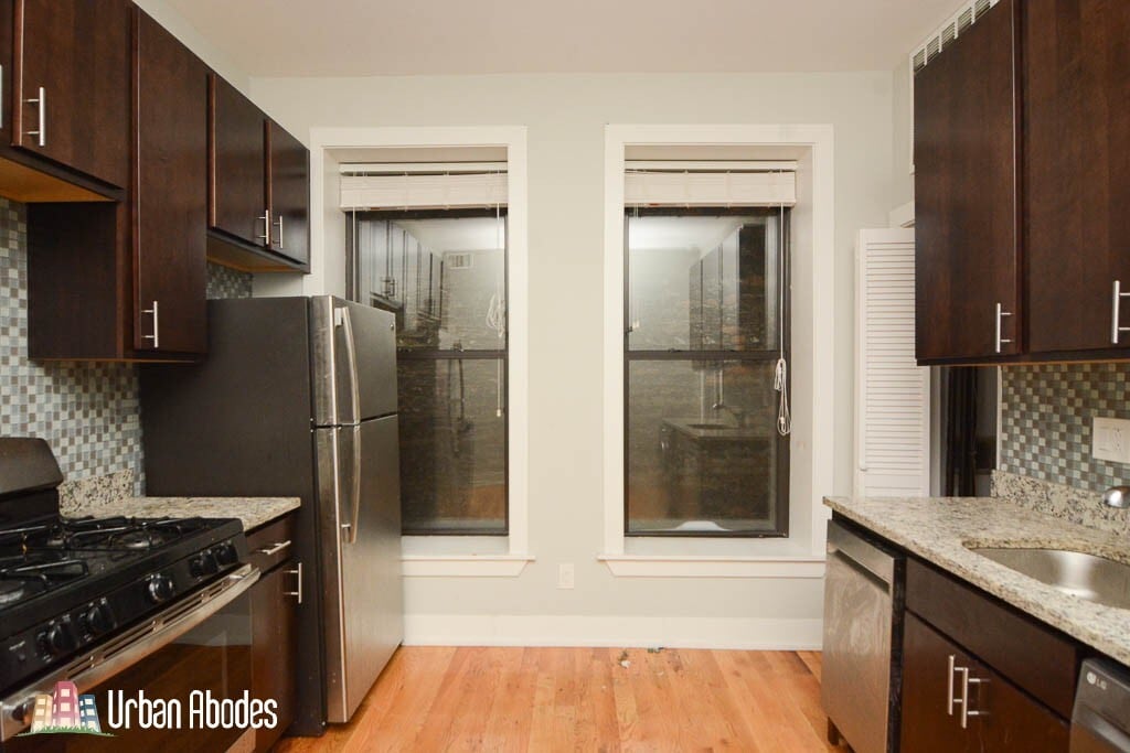 Building Photo - 622 W Oakdale Ave