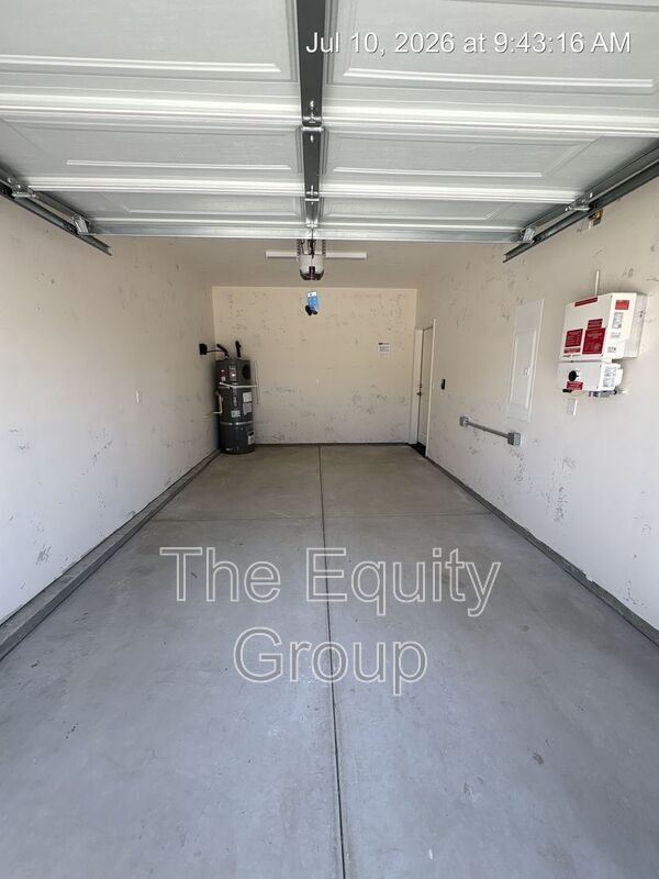 Building Photo - 735 S Pinkham St