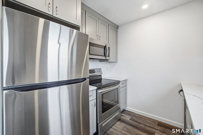 Building Photo - 151 Shelter Rock Rd