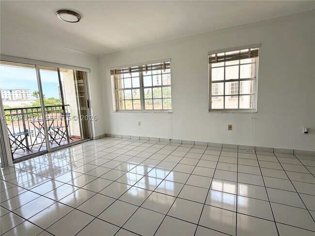 Building Photo - 37 Majorca Ave