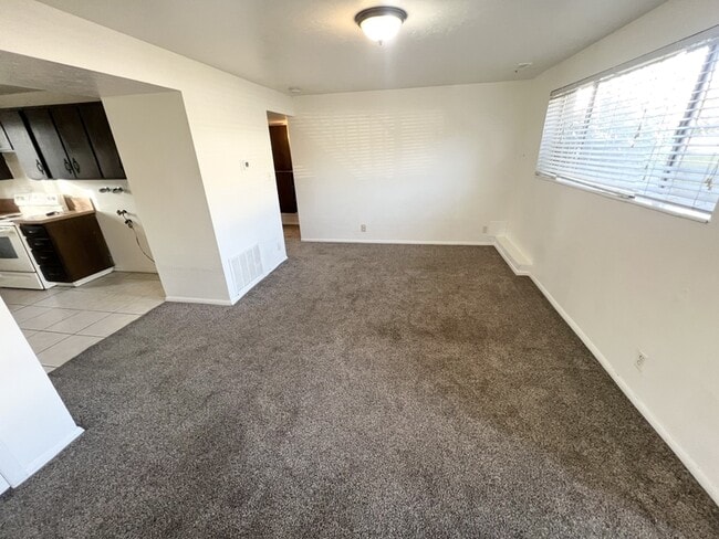 Building Photo - 1540 S 400 E