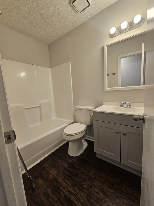 Building Photo - 117 Hunt Club Ct