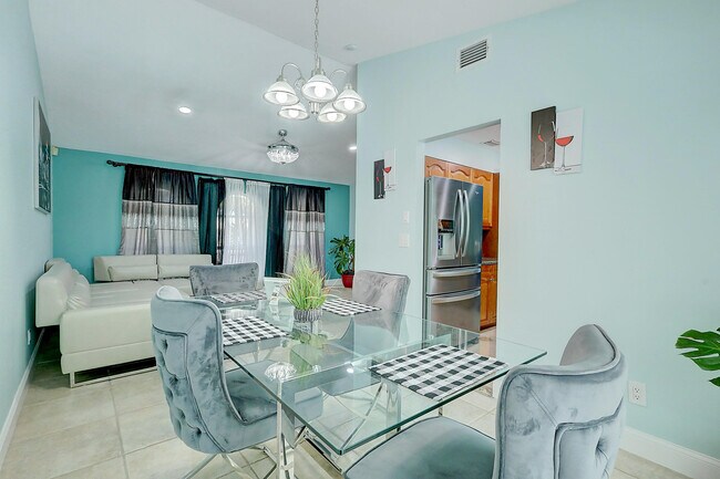 Building Photo - 238 SW Grove Ave