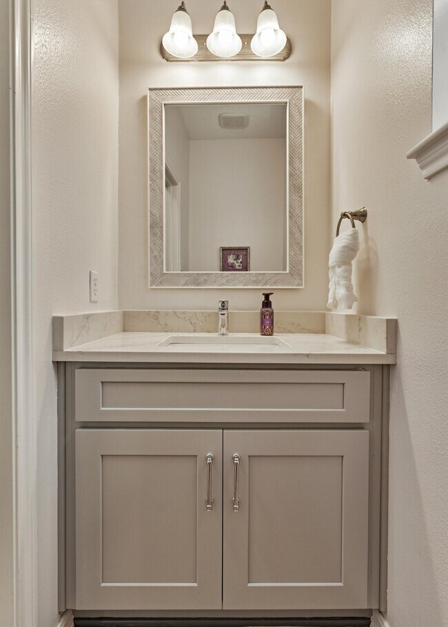 Building Photo - 10 E Sterling Pond Cir