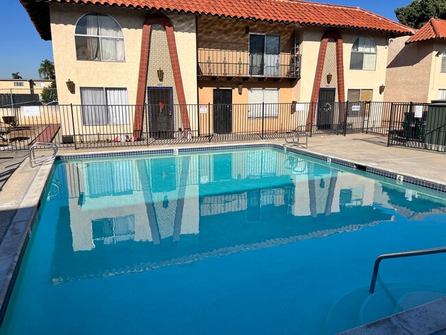 Building Photo - Anza Palms 2 Bedroom Townhome