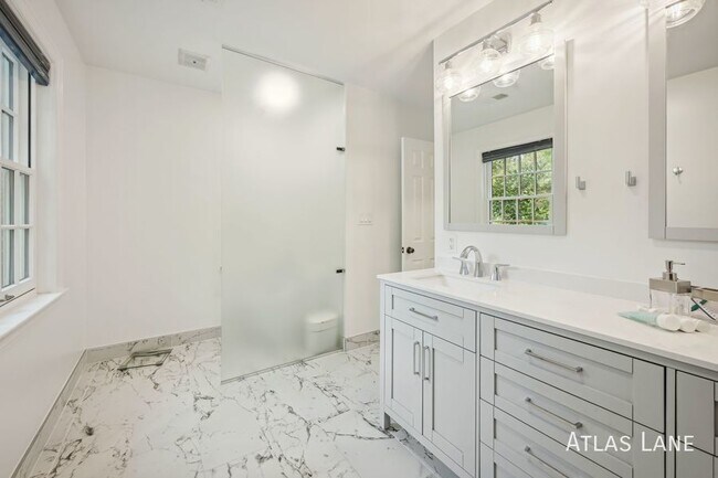 Building Photo - Professionally Managed Home In Gated  Comm...