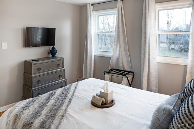 Building Photo - 193 Thistle Lea